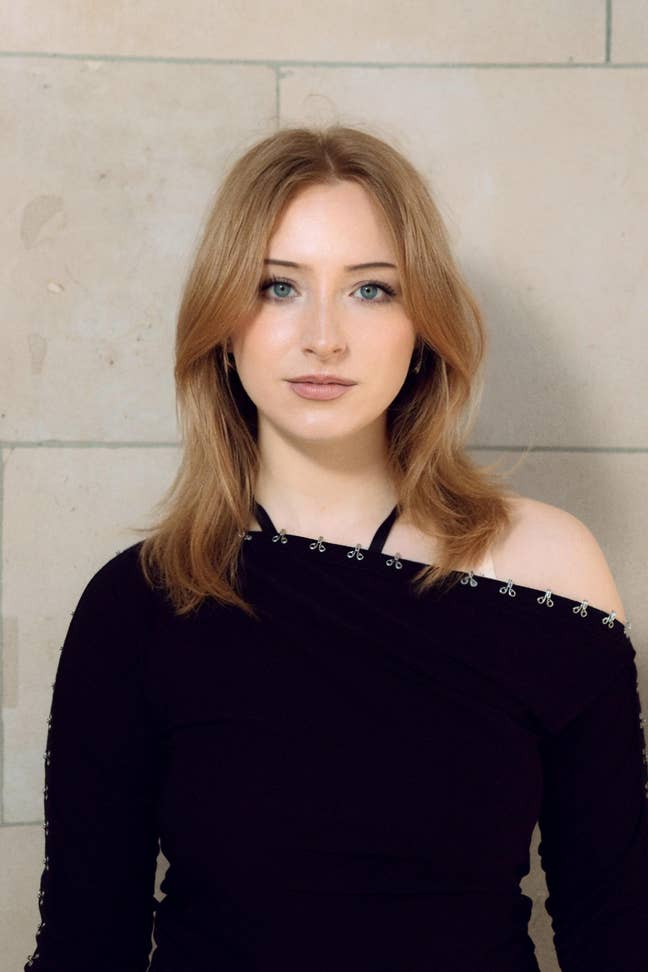 Professional Looking for short-term let Main Photo