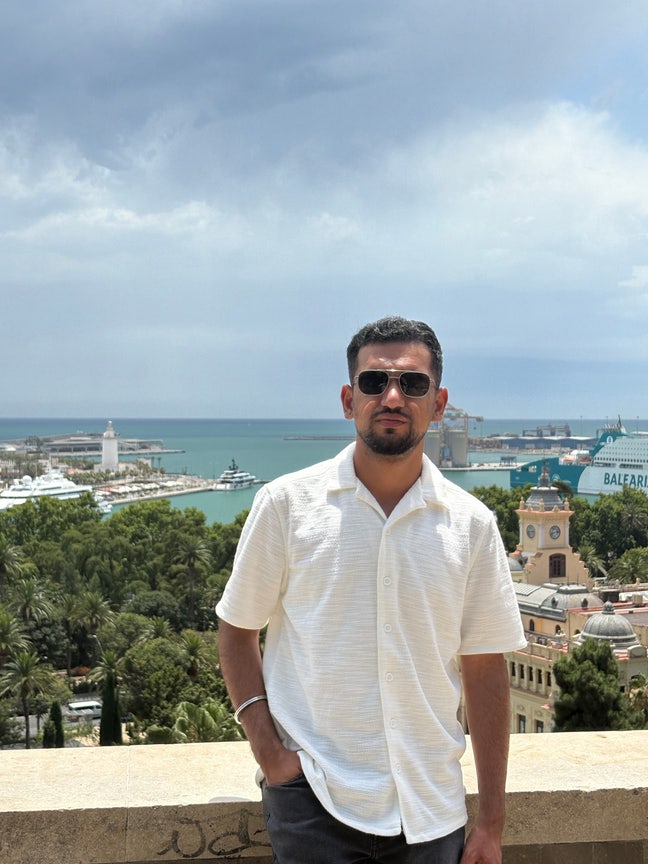 Professional Male seeks a single or double room Main Photo