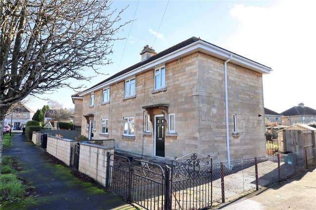 2 bedrooms to let - currently being renovated Main Photo