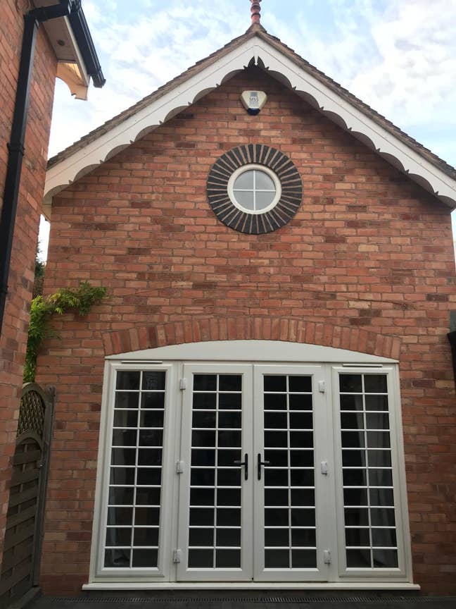 Detached Coach House with Gated Access Main Photo