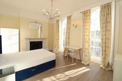Beautiful large rooms in Bow Road E3 with garden Main Photo