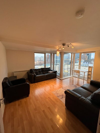 2 double bedrooms available in 3-bed flat Main Photo