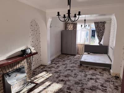 RM11 room rent Hornchurch Main Photo