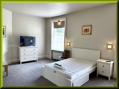 Large Double / Professional Work Base / Parking Main Photo