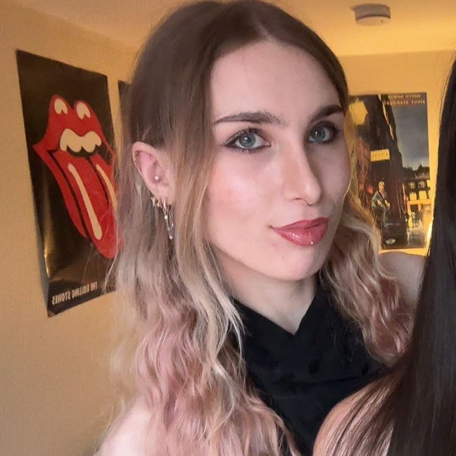21 year old post grad looking for a buddy up/room! Main Photo