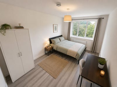 Amazing Room Whitechapel 900 W/ Living Room  Main Photo