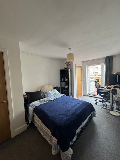 An en-suite double room in E14 incl bills Main Photo