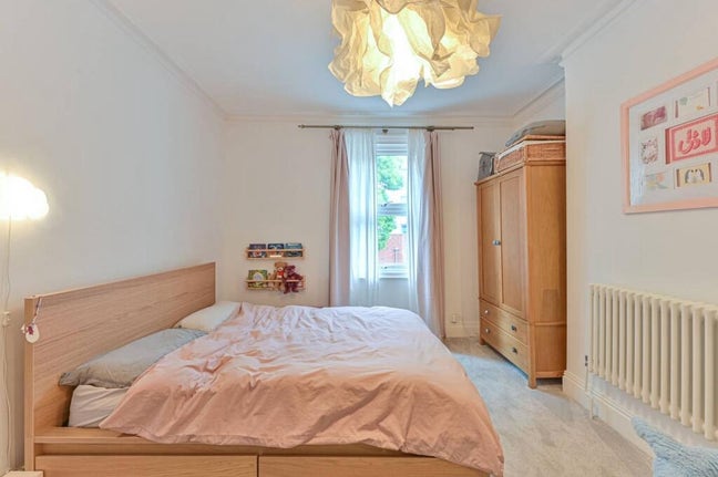 Three lovely doubles in friendly SW2 flatshare Main Photo