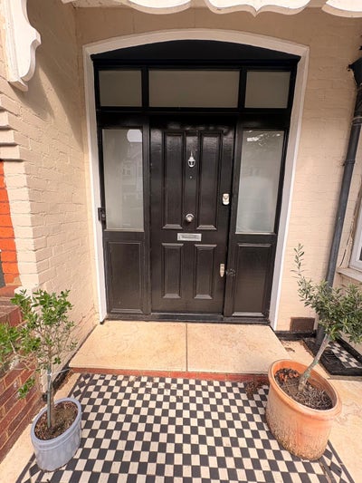 Three lovely doubles in friendly SW2 flatshare Main Photo