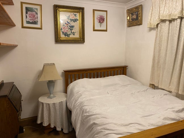 Pretty room in shared flat in White City Main Photo