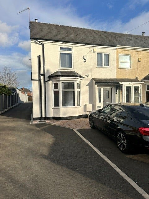 Quality Rooms available West Bromwich B71  Main Photo