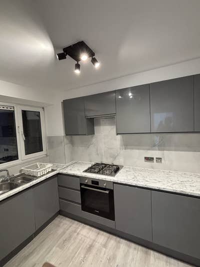 2 Beautiful rooms in Mile end Main Photo