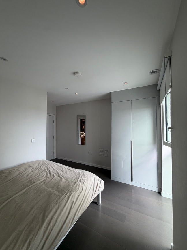 Skyline-Living: Luxury En-suite Room  Main Photo