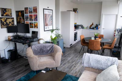 Modern Double Room in The Saxons City Centre Flat  Main Photo