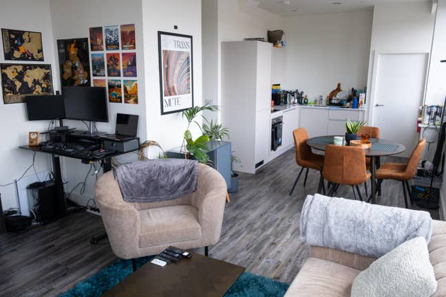 Modern Double Room in The Saxons City Centre Flat  Main Photo