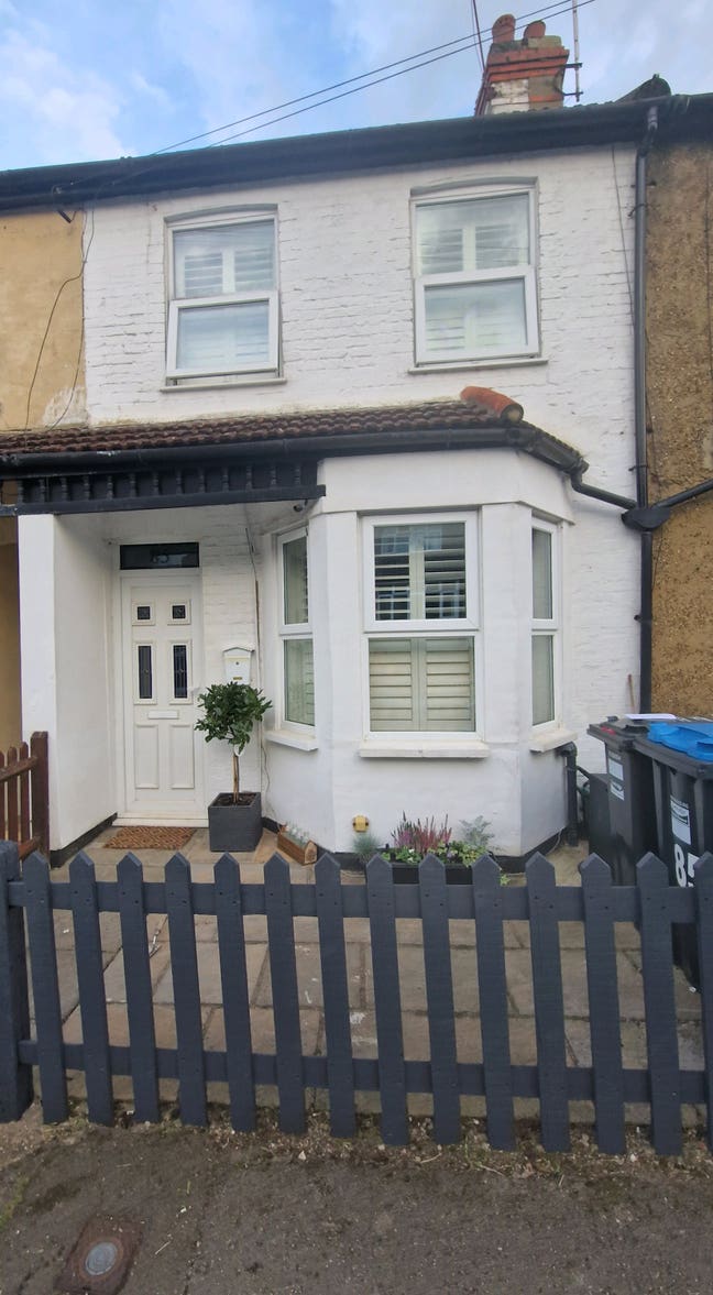 Double bedroom in Caterham on the hill Main Photo