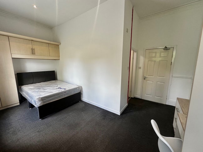 Spacious double ensuite room  Main Photo