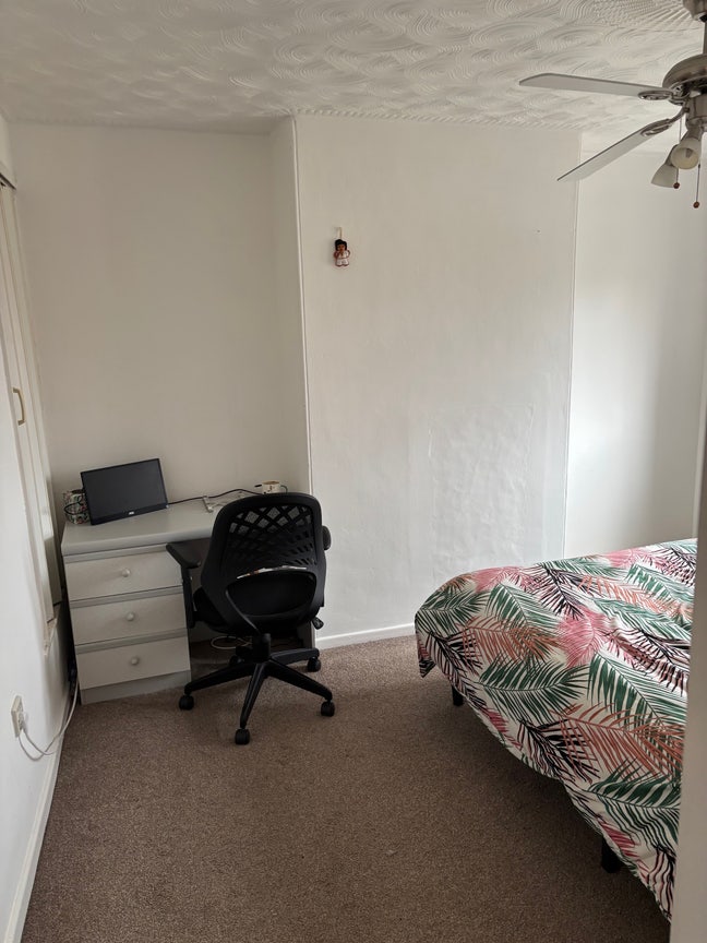 Bright double room with all bills included Main Photo