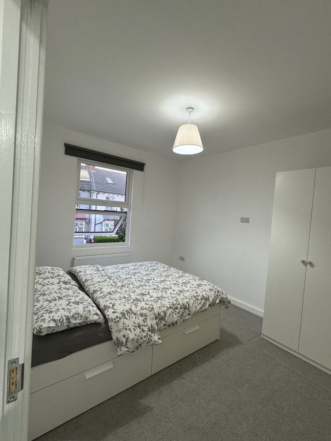 Large double room, &pound;799 month Main Photo