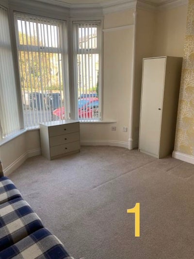 Double, small room + garden Main Photo