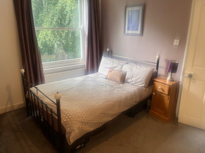 Spacious & peaceful ensuite room (Mon-Thur night) Main Photo