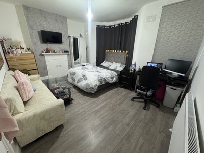 Furnished Two Bedroom Flat Incl. Separate Garden Main Photo