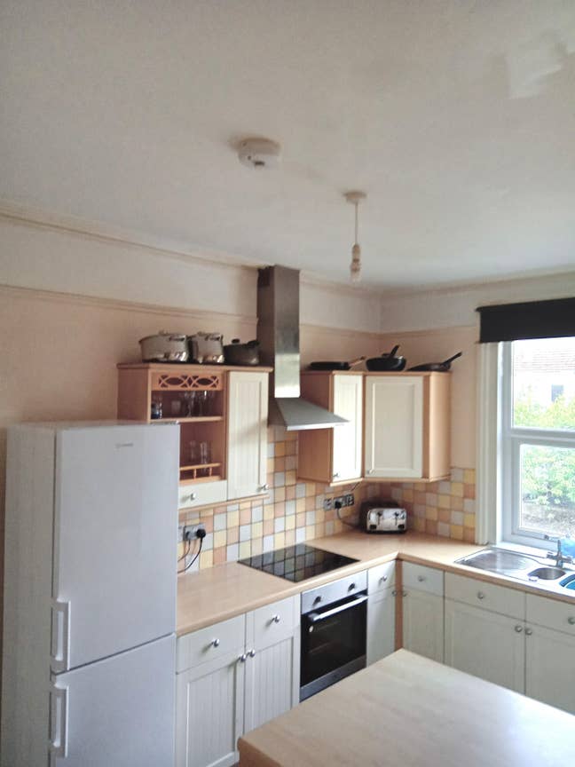 Double bedroom available in a nice shared house Main Photo