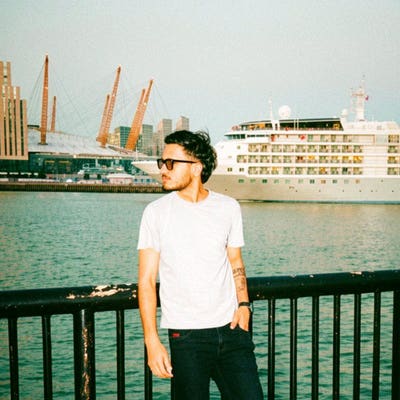 Professional Male seeks a single or double room Main Photo