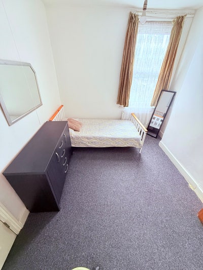 Seven kings room for rent Main Photo
