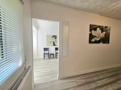 Fully refurbished studio, zone 1 / 2 Main Photo