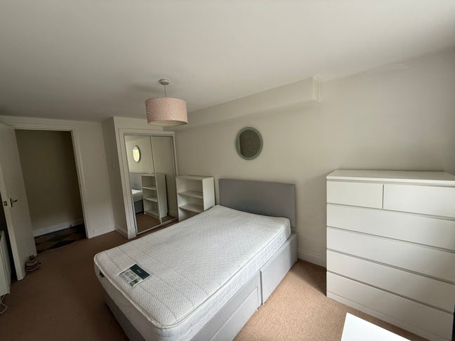Two Rooms Available for Rent Main Photo