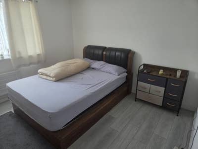 Spacious En-Suite Double Room Bamber Bridge PR5 Main Photo