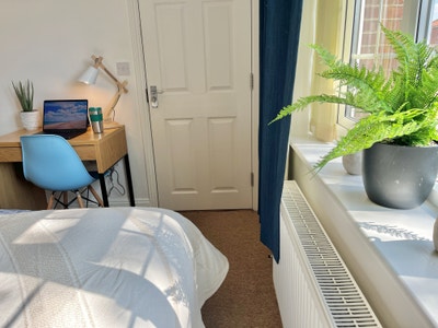 Home from Home 🏡 Happy houseshare with parking Main Photo