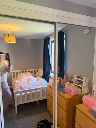 1 room Main Photo