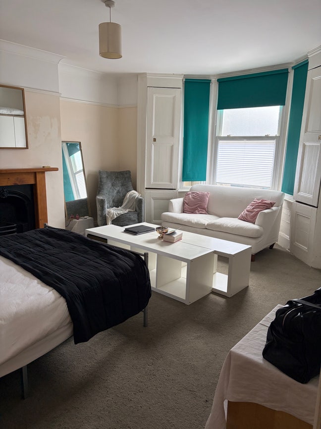 Large, Sunny Room in Finsbury Park - avail Aug 9 Main Photo