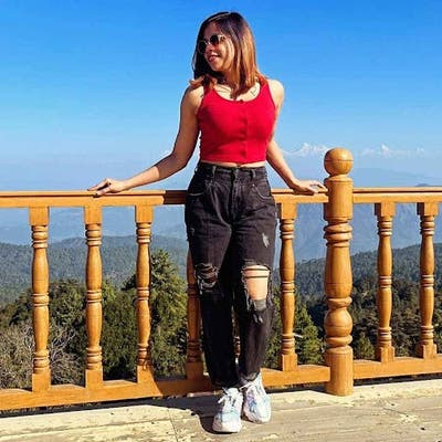 Professional Female seeks a single or double room Main Photo