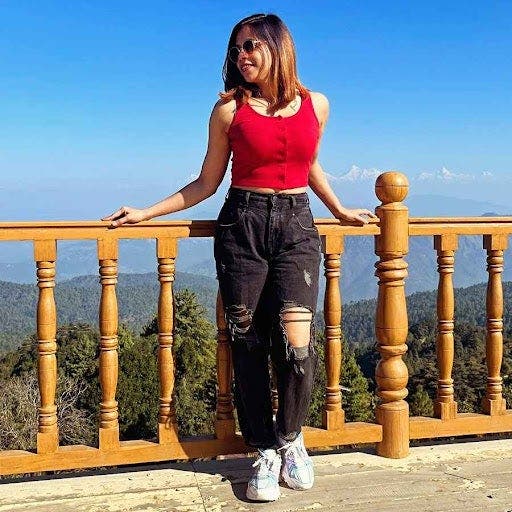 Professional Female seeks a single or double room Main Photo
