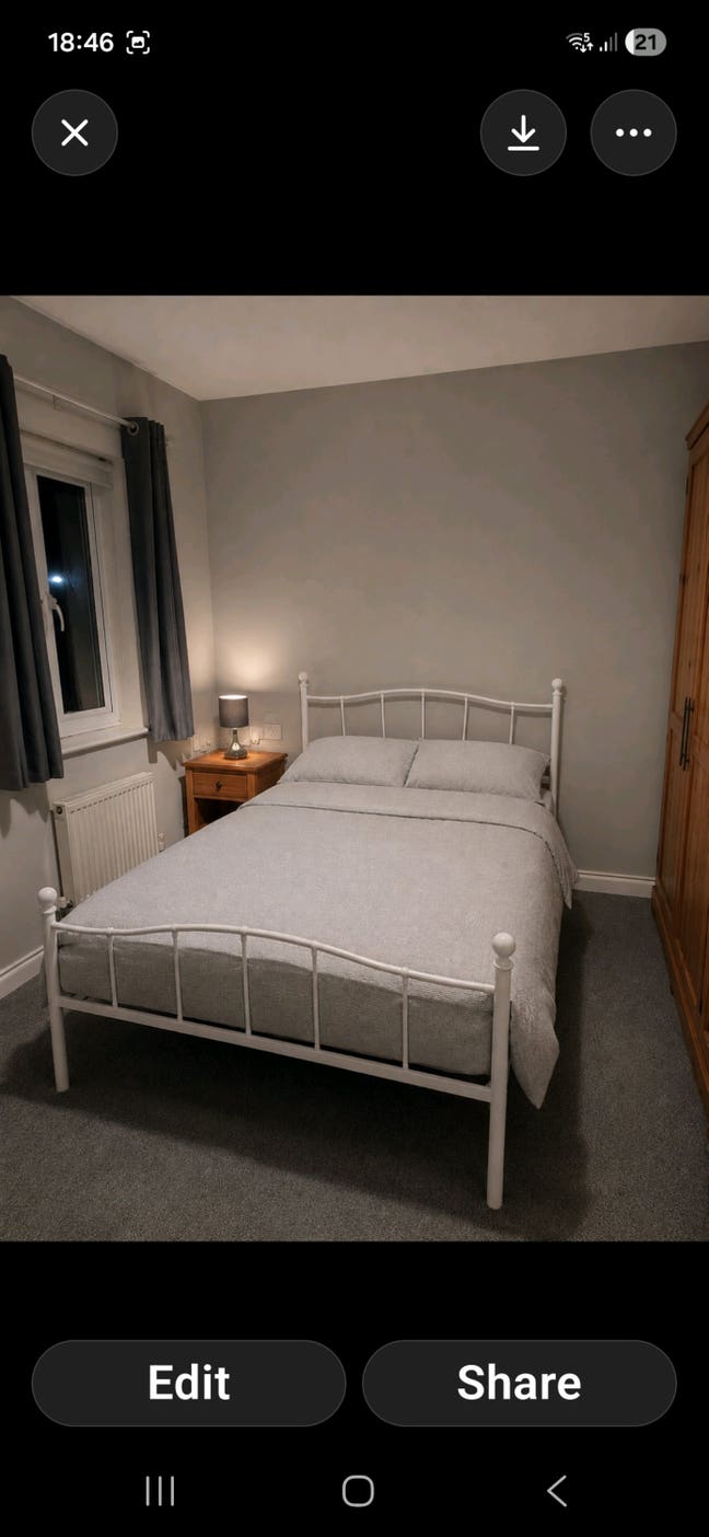 Double room, bathroom shared with one other person Main Photo