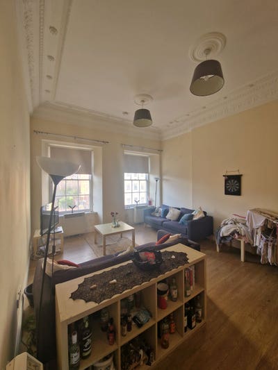 Furnished Room in Woman’s Sauchiehall St flat Main Photo