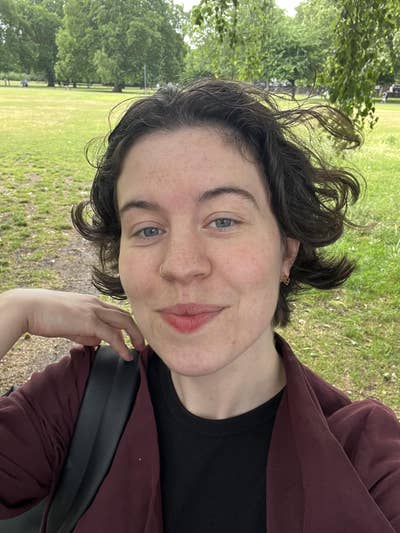 31 year-old professional seeking double room Main Photo