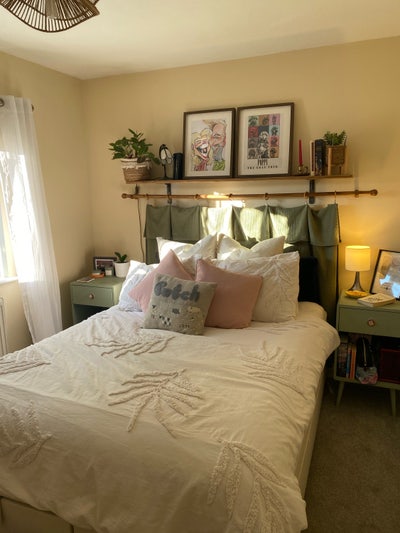 Pet friendly, double bedroom, all bills included  Main Photo