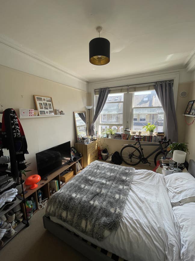 Large Double Bedroom | 5 Min Walk to Clapham Jct!! Main Photo
