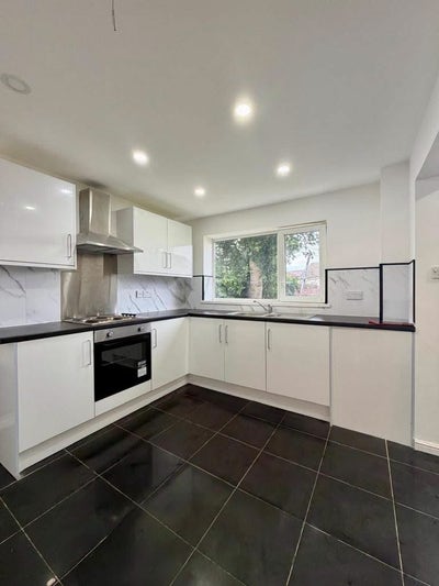Double room Available - All bills included  Main Photo