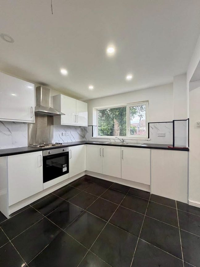 Double room Available - All bills included  Main Photo