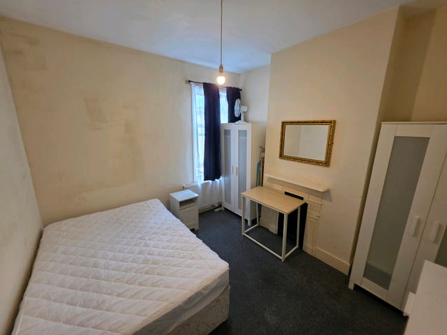 Only for 10 Days Double Bedroom in Brentford (TW8) Main Photo