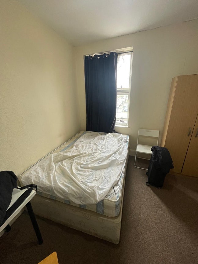 2 rooms in NEASDEN Main Photo