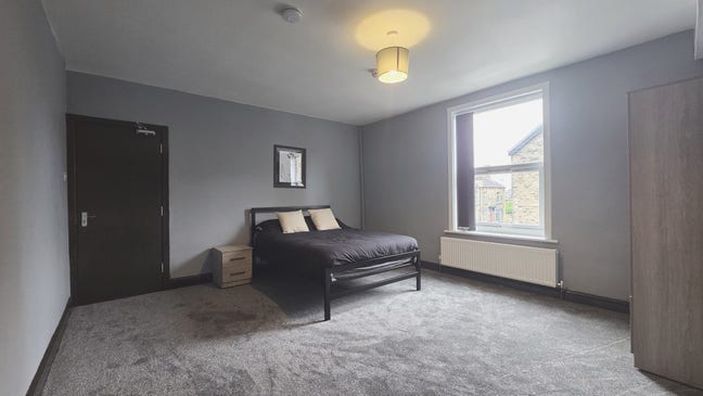 Rooms in 4-Bed Bramley HMO, Bills Inc — 7RA Main Photo