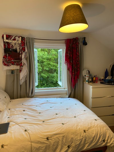 Double room in large house with lovely garden Main Photo