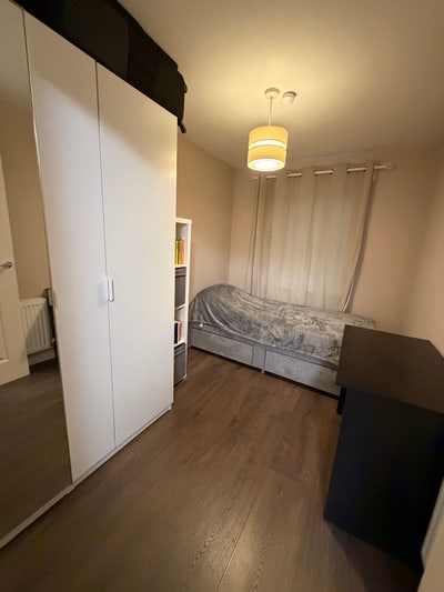 Furnished single room with Private bathroom Main Photo