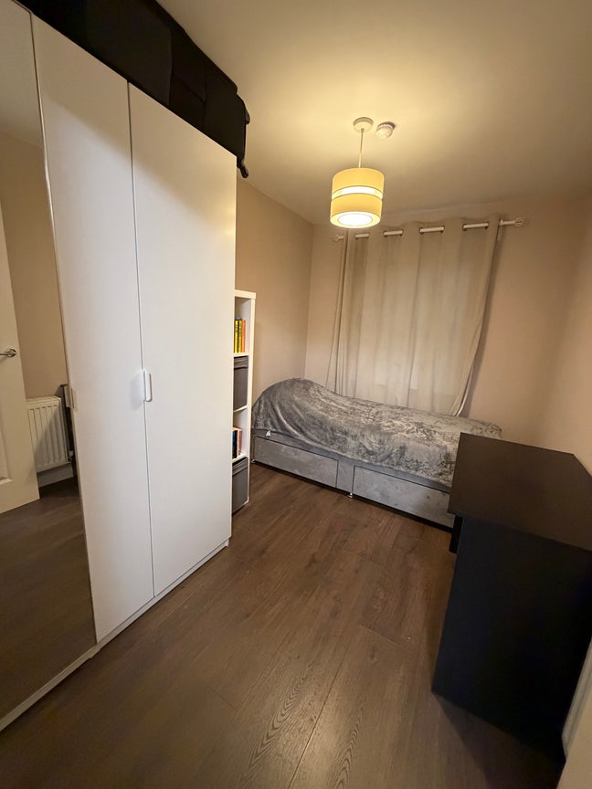 Furnished single room with Private bathroom Main Photo